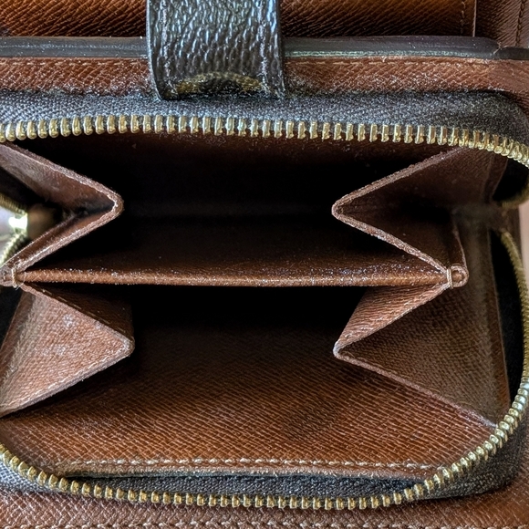 Louis Vuitton Vtg Monogram Compact Zip Around Bi aFold Wallet - Picture 10 of 16